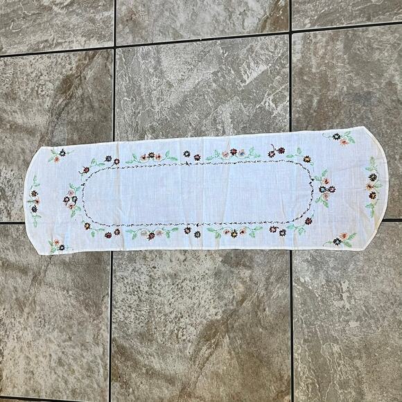 Vintage Hand Embroidered Table Runner Dresser Scarf Floral Scalloped Ends Decor - Picture 6 of 7